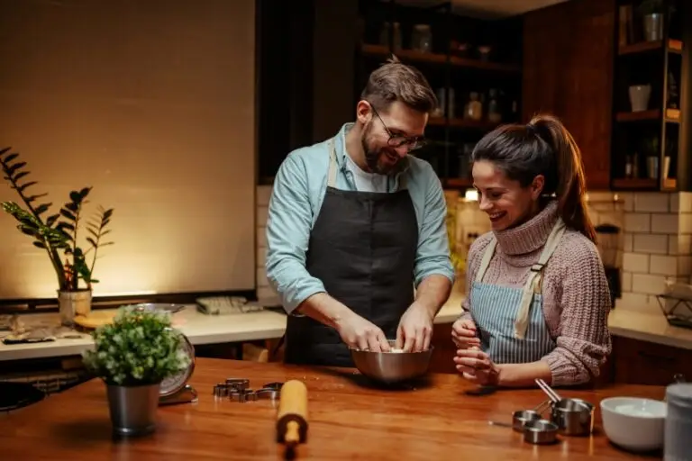 couple-enjoying-baking-together